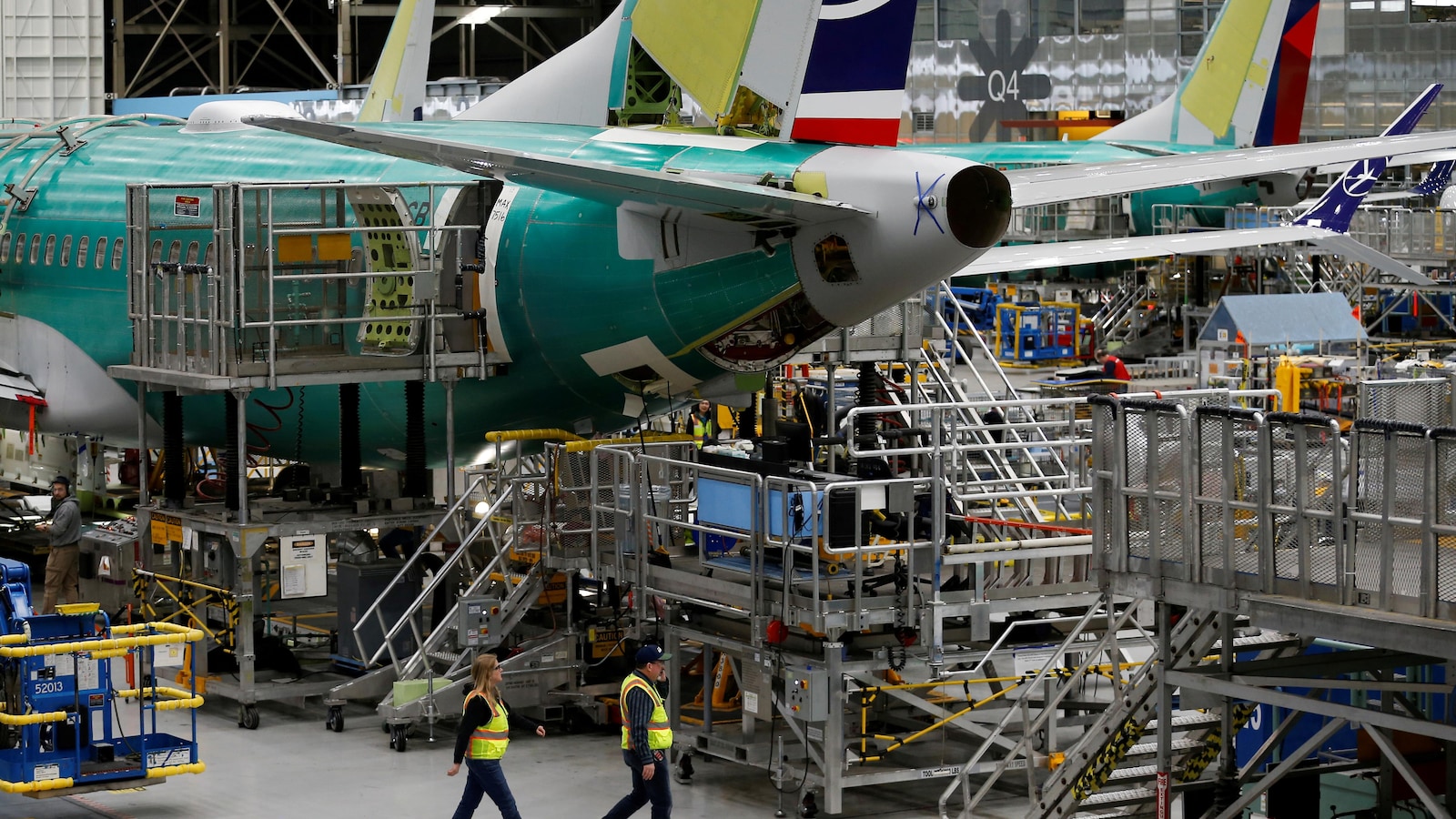 Des travailleurs dans une usine de Boeing, dans l'État de Washington, aux États-Unis.