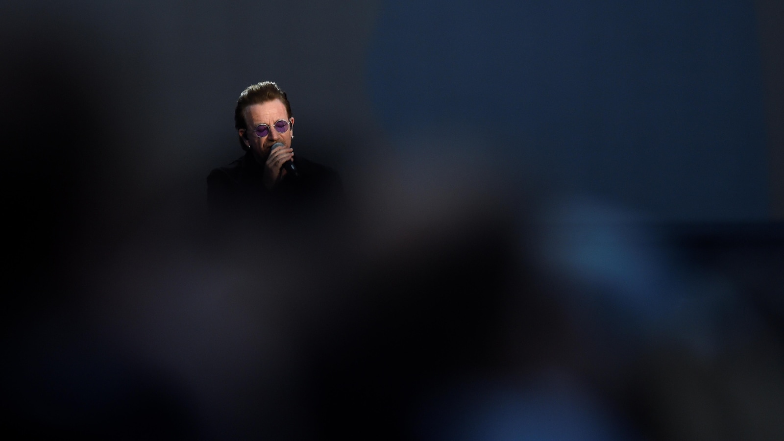 Bono chante pendant un concert U2 à Dublin.