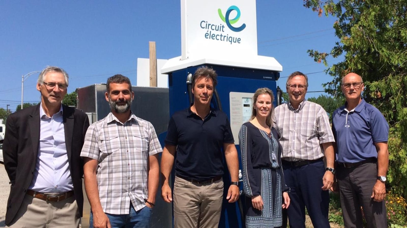 La borne à recharge rapide du circuit électrique à Mont-Laurier a été inaugurée.