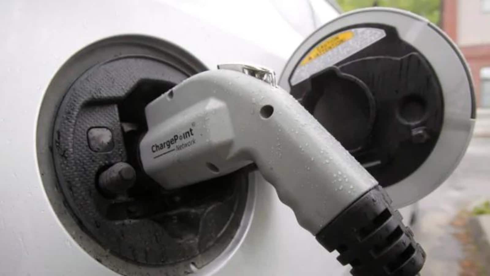 une pompe dans une borne de recharge de voiture électrique