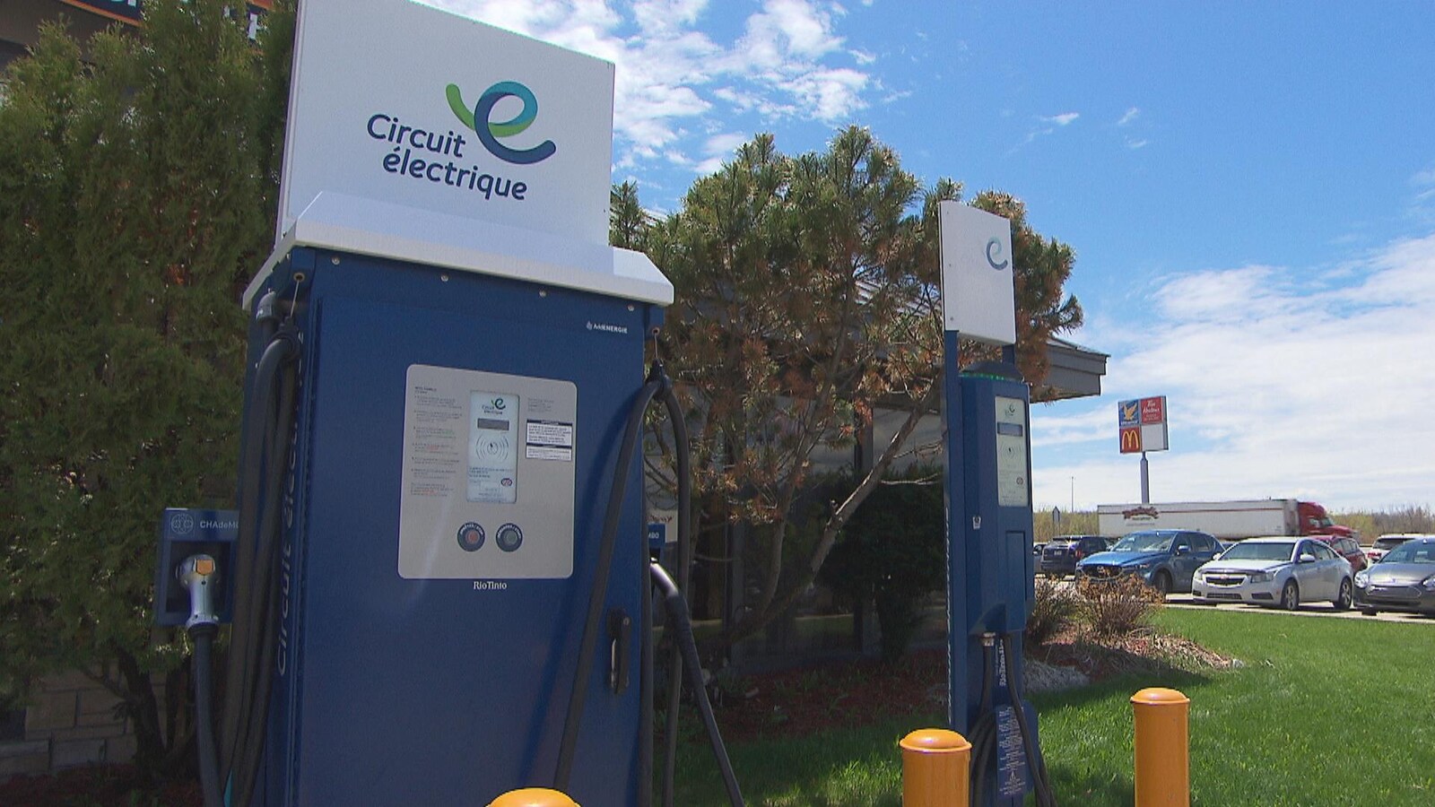 Deux bornes de recharge électrique