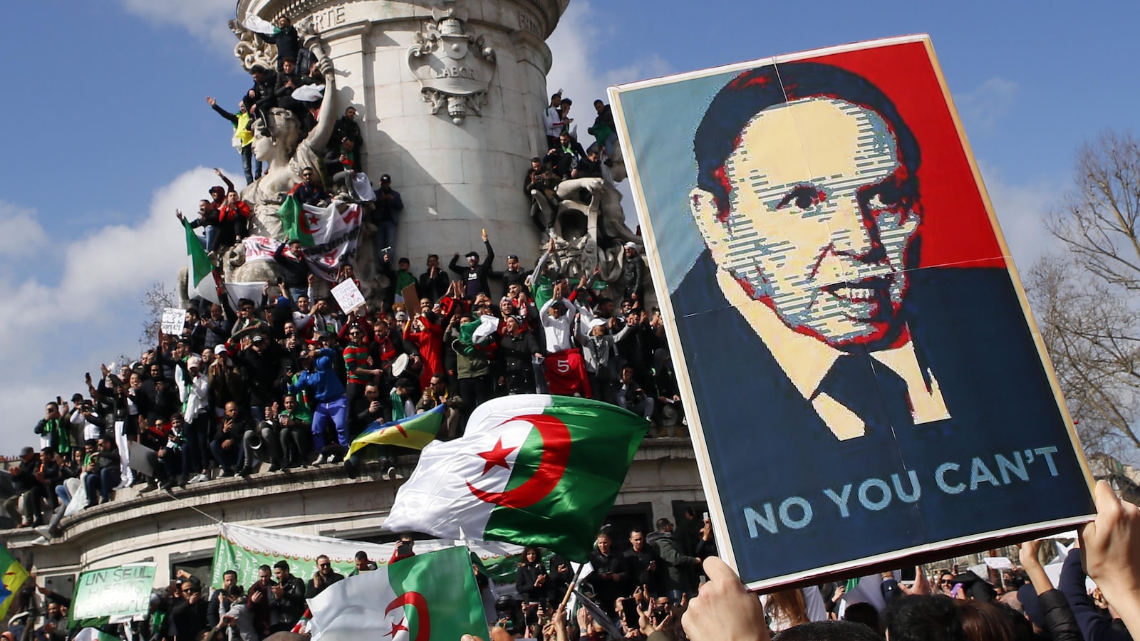Une affiche inspirée de la campagne de Barack Obama, Yes We Can, montre Bouteflika avec le slogan No You Can't.