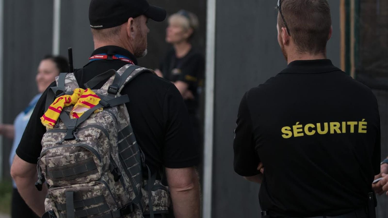 Des agents de sécurité