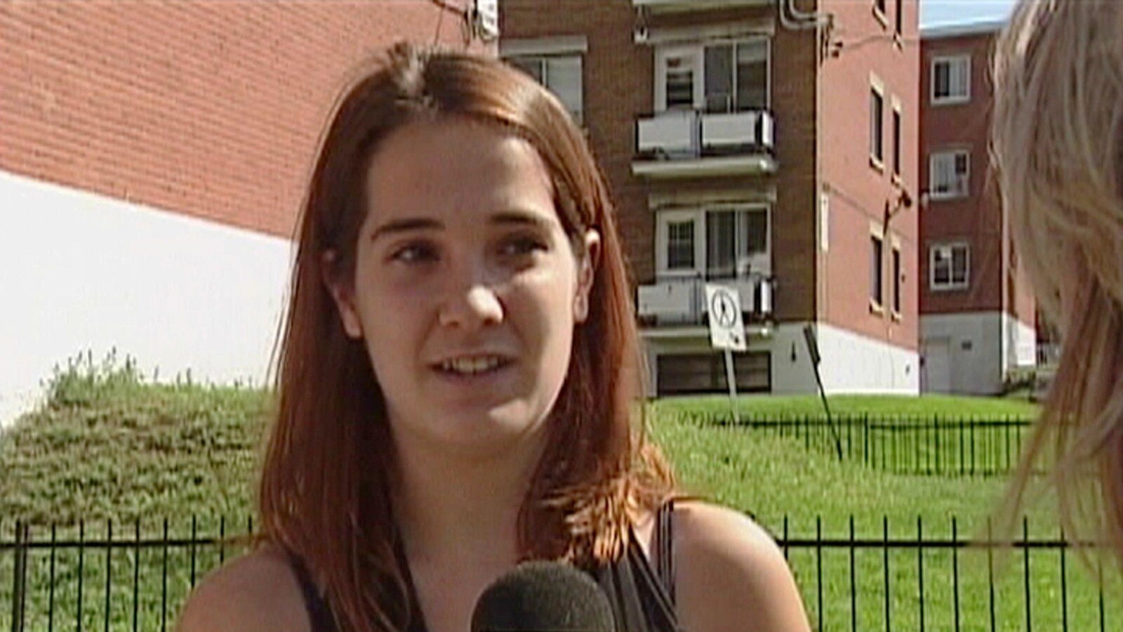 L'adolescente Brigitte Serre avait participé à une émission du défunt réseau TQS peu de temps avant son meurtre, commis par Sébastien Simon.