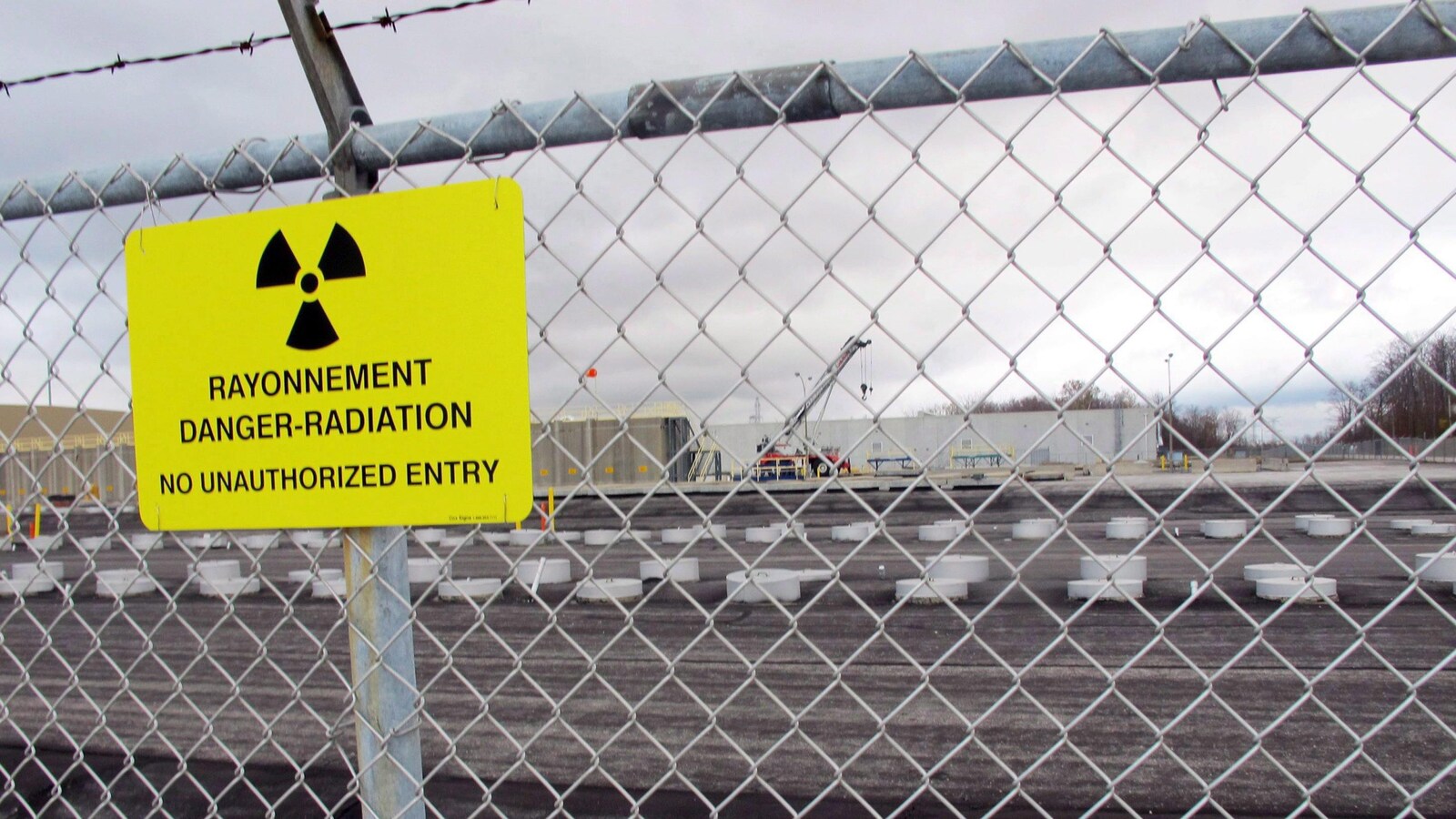 Des réservoirs d'entreposage de déchets nucléaires au complexe nucléaire de Bruce, près de Kincardine.