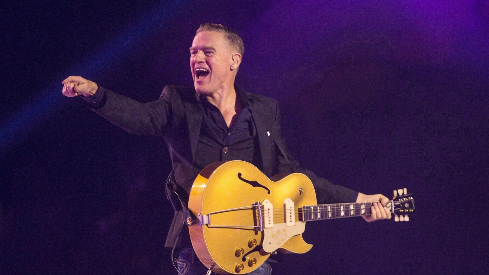 Bryan Adams durant une performance à Toronto, en septembre 2017.