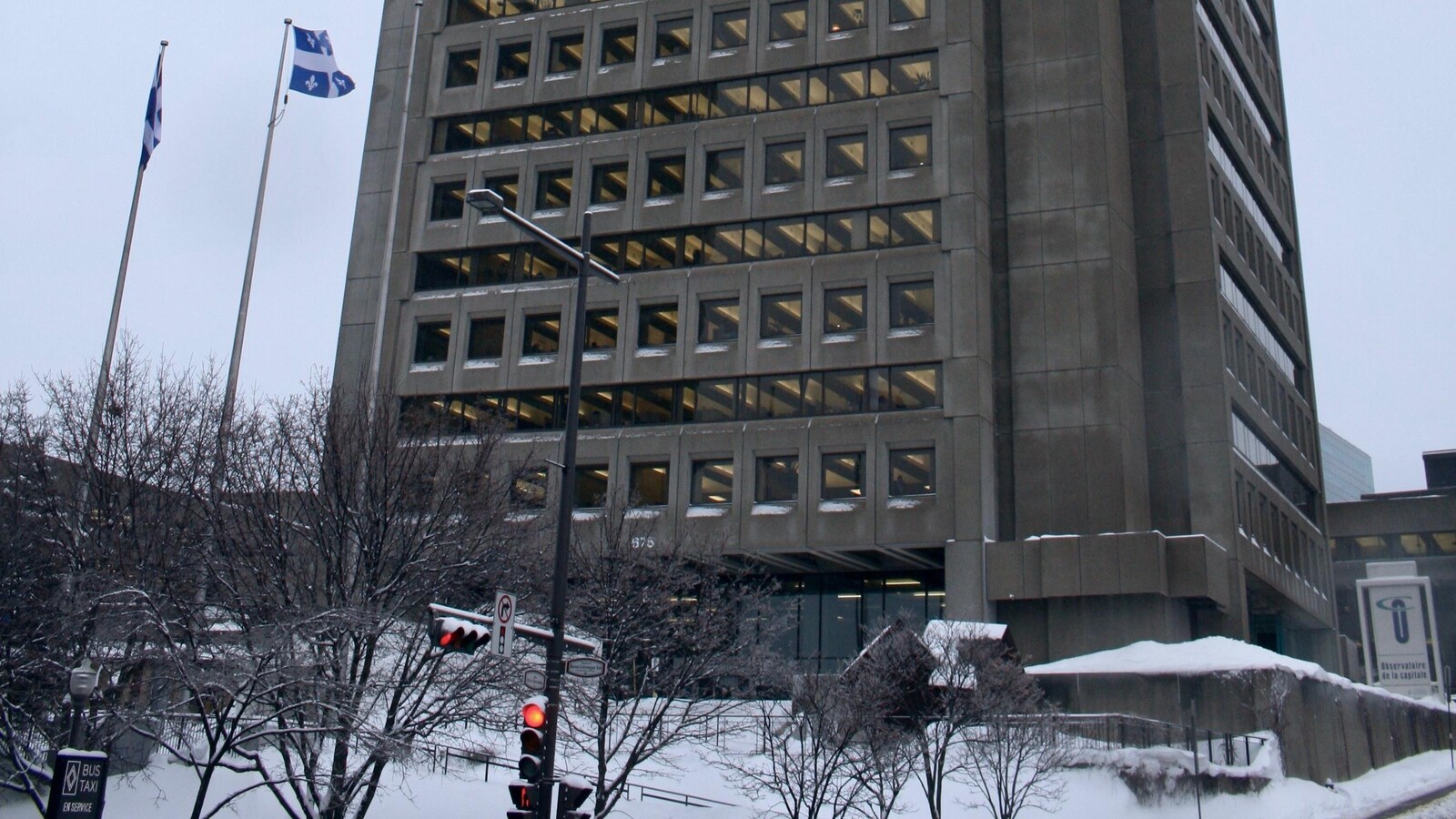 Un immeuble de bureaux du gouvernement du Québec.