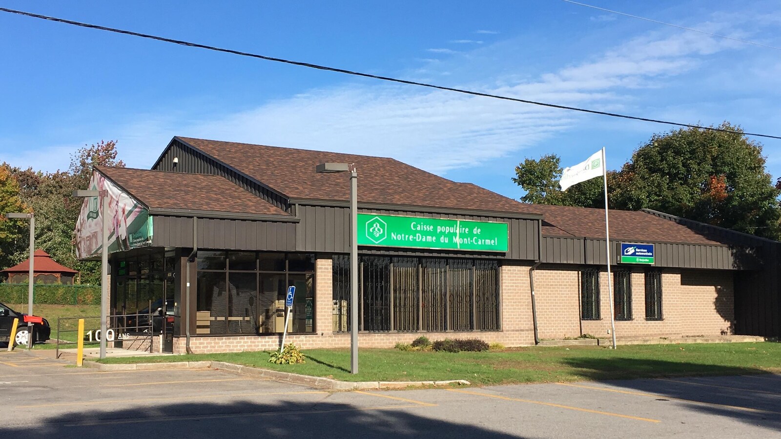 Bâtisse de la caisse Desjardins de Notre-Dame-du-Mont-Carmel