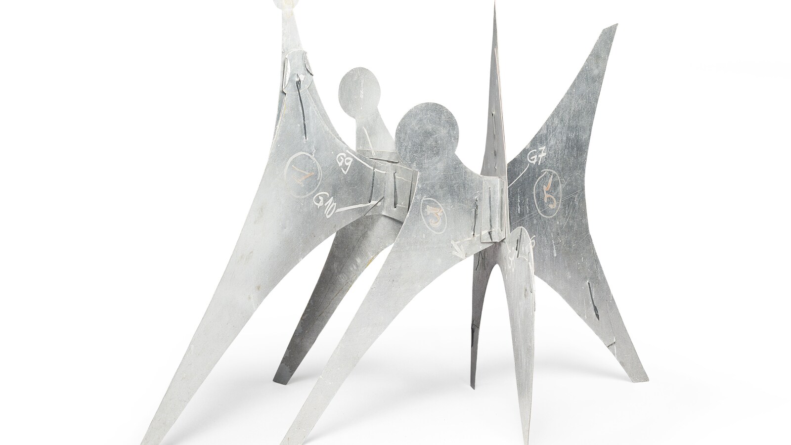 Maquette de « L'homme » en feuille de métal et fil de fer.