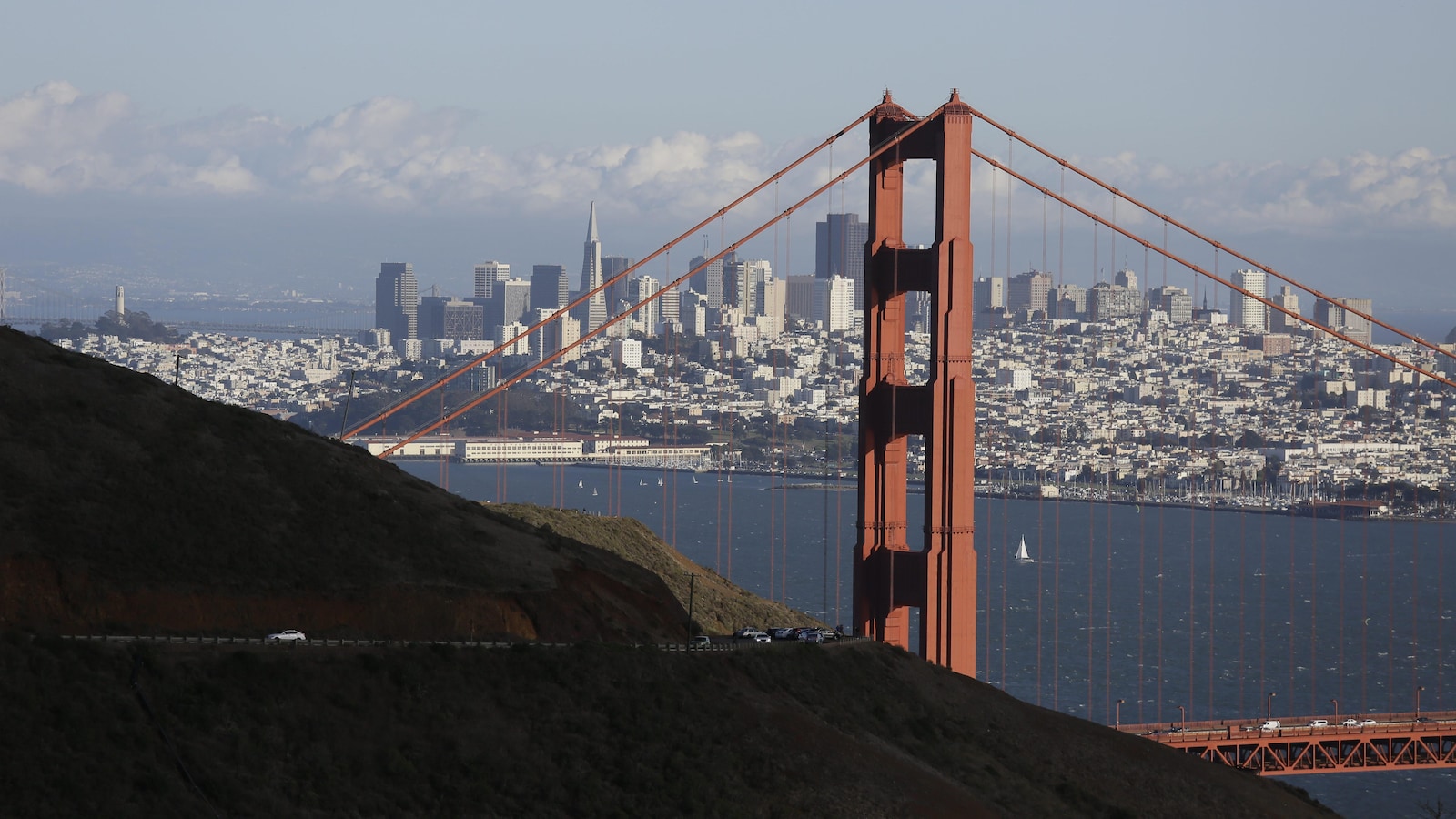 Le Golden Gate de San Francisco avec une vue sur la ville depuis Sausalito.