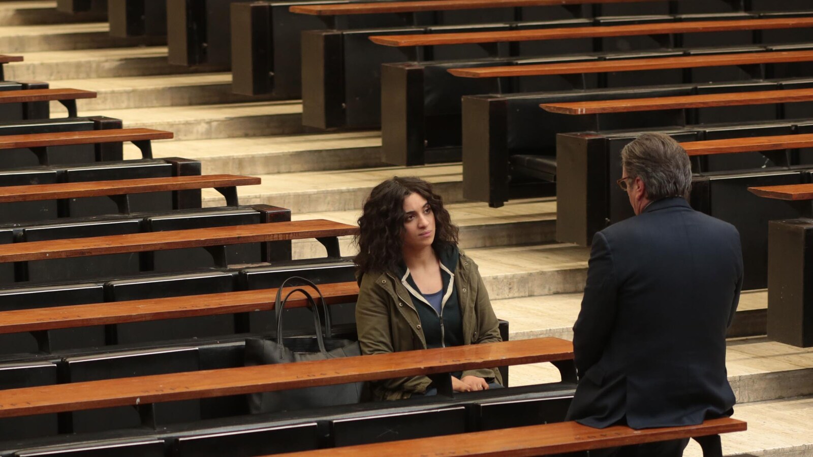 Camelia Jordana et Daniel Auteuil jouent le rôle de l'élève et du maître dans le film français <i>Le brio</i>.
