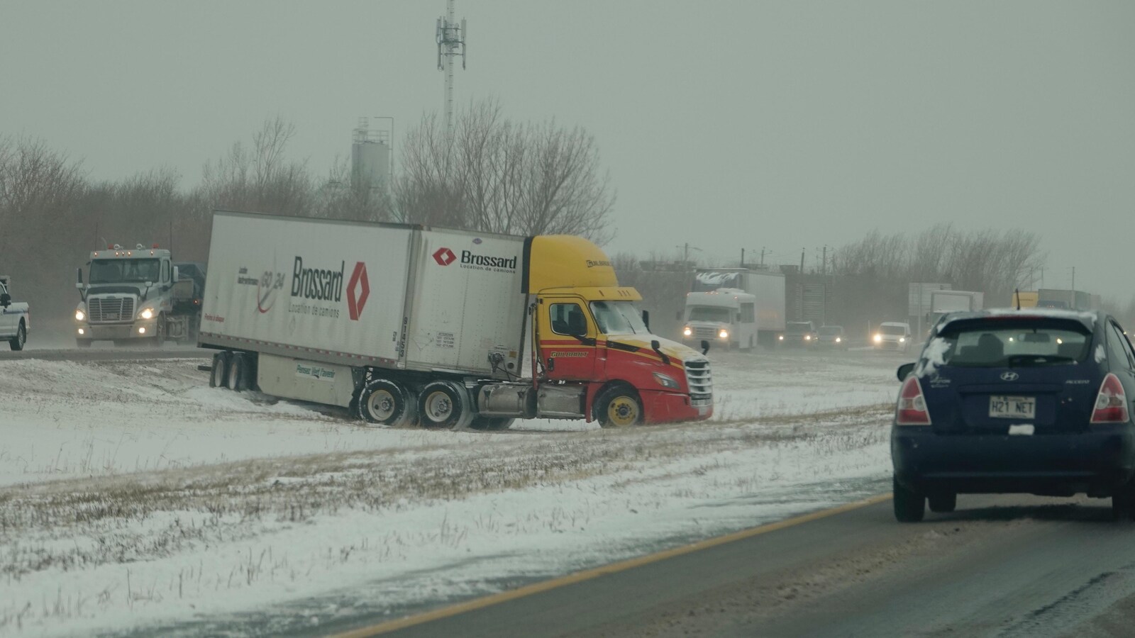 Un camion-remorque a quitté la route sur l'A20, à la hauteur de Saint-Hilaire.