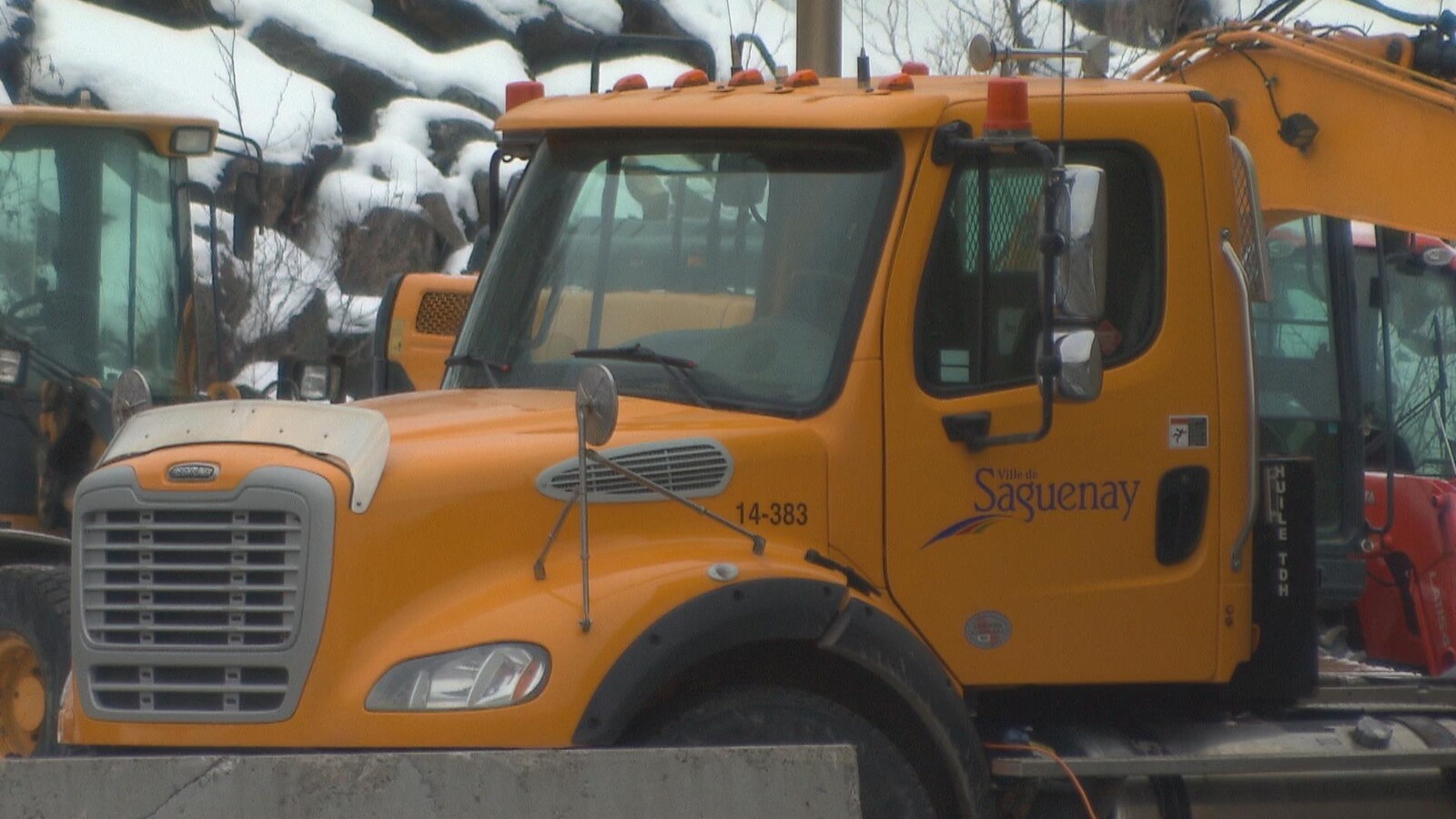 Un camion de travaux publics de la Ville de Saguenay.