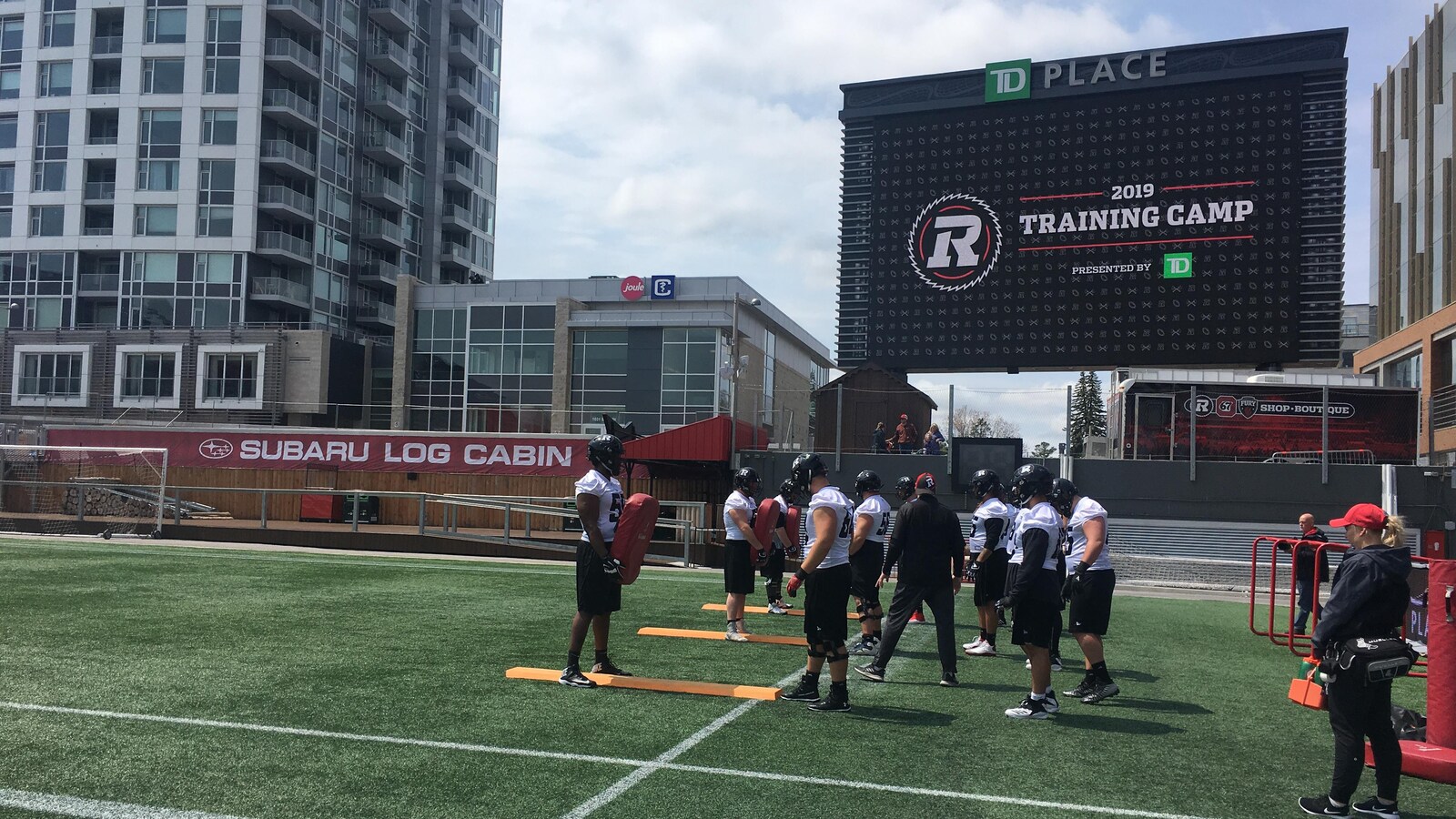 Des joueurs de football à l'entraînement