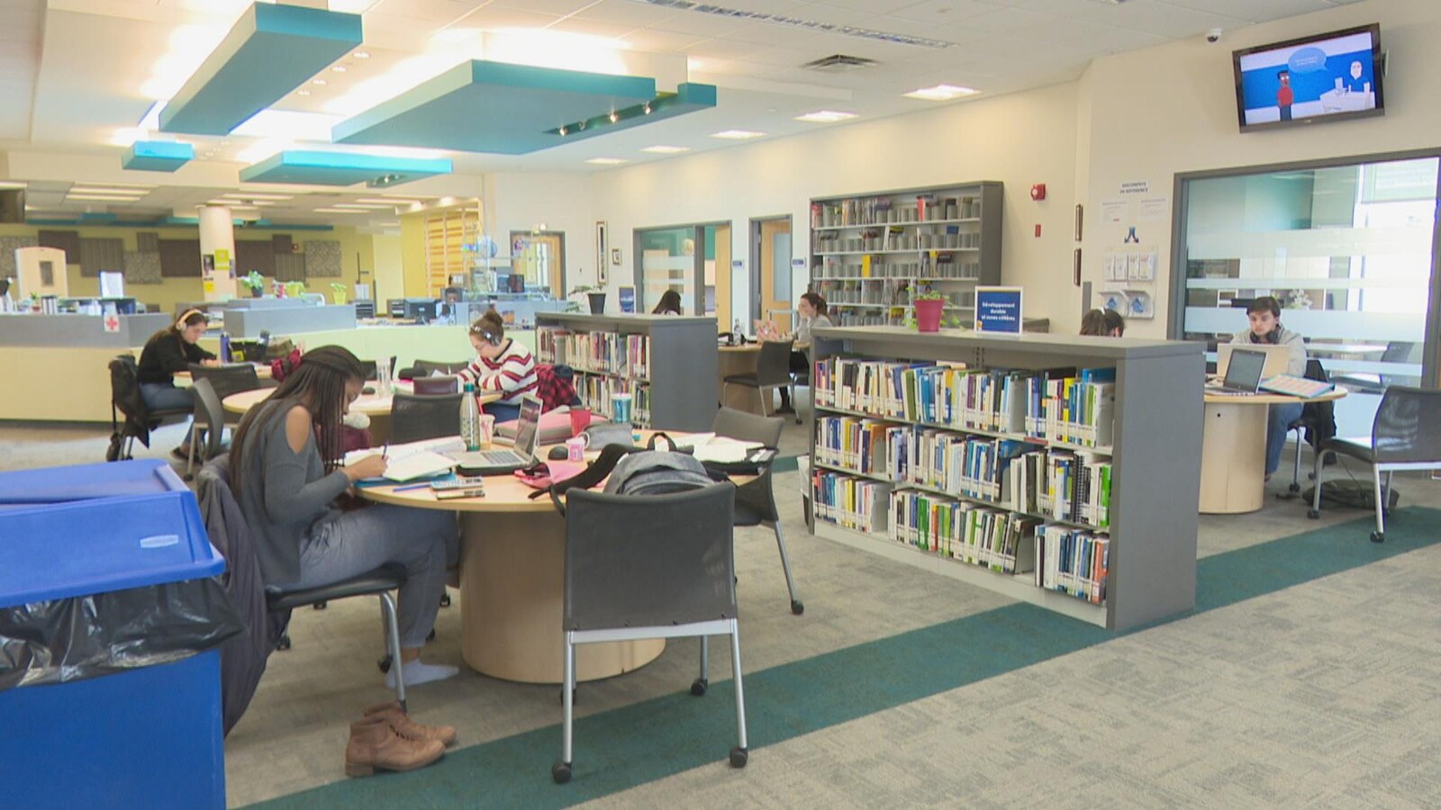Les étudiants universitaires, à Shippagan, se préparent pour leurs examens