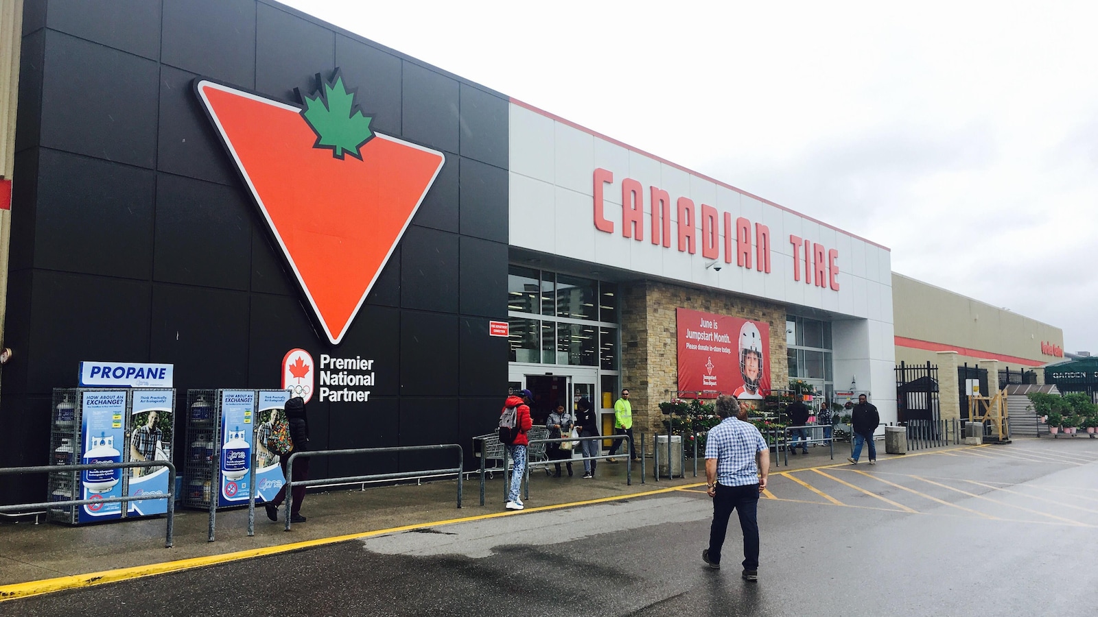 La photo de la façade d'un magasin