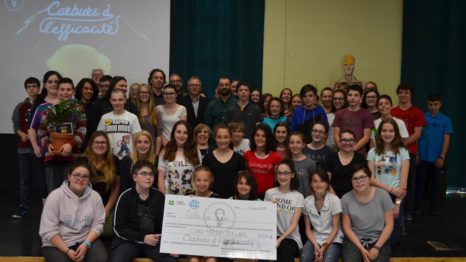 L'école La Taïga de LebelsurQuévillon par le Jour de la Terre pour ses initiatives