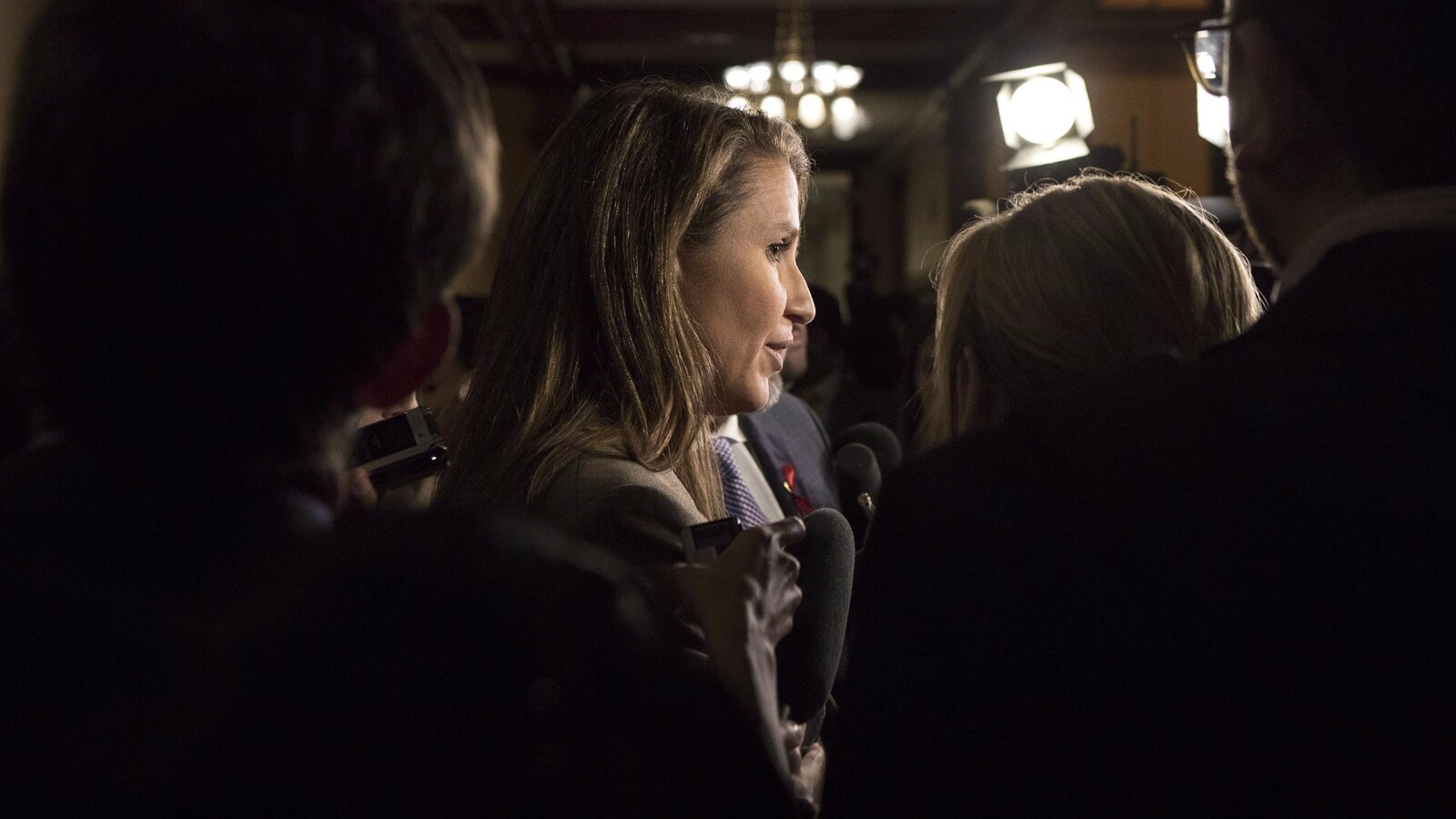 La procureure générale et ministre des Affaires francophones de l'Ontario, Caroline Mulroney, lors d'une mêlée de presse à Queen's Park.