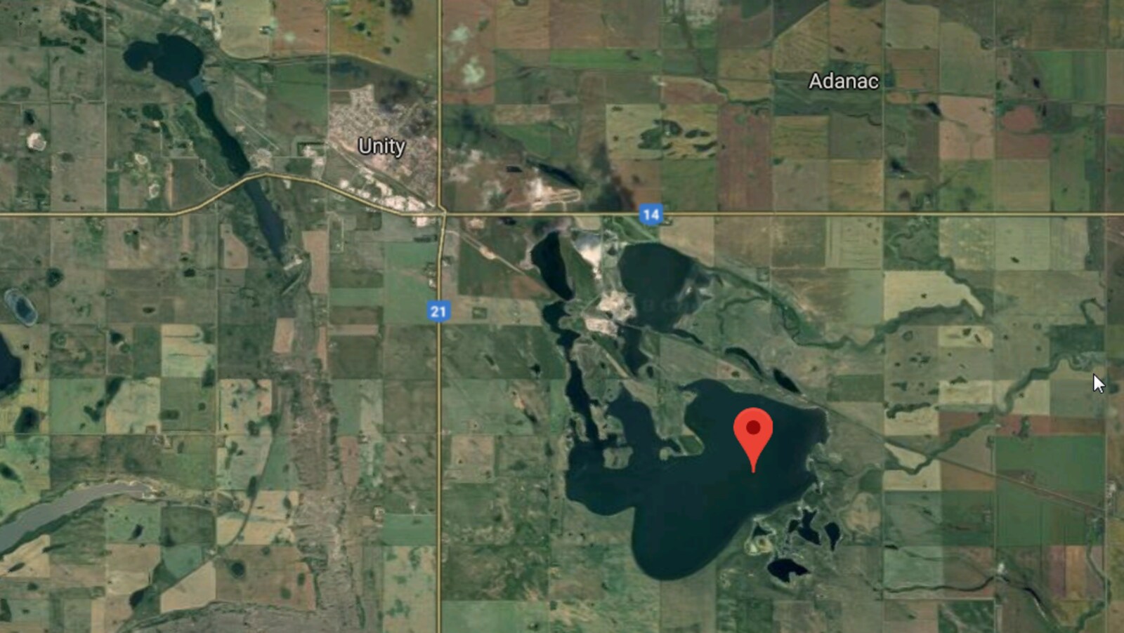 Vue satellite de Unity en Saskatchewan et des lacs Kikiskitotawânawak Iskêwak.
