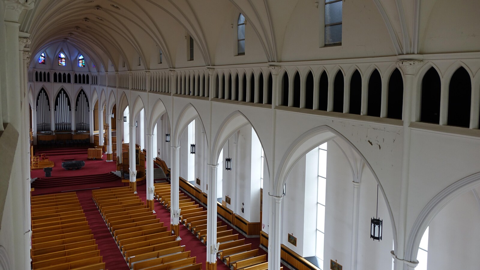 Vue de la nef à partir de la galerie