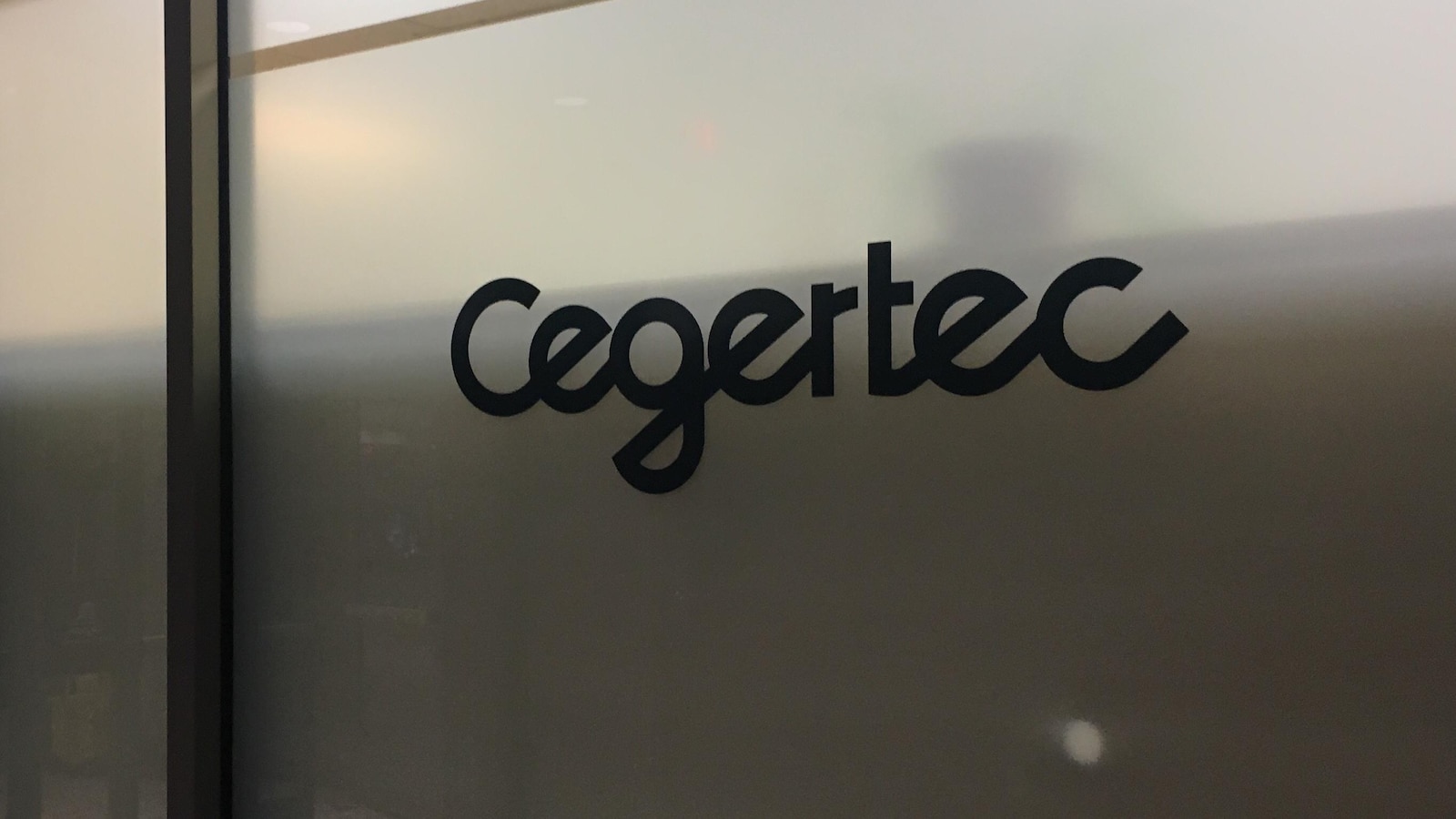 Le logo de Cegertec en bleu