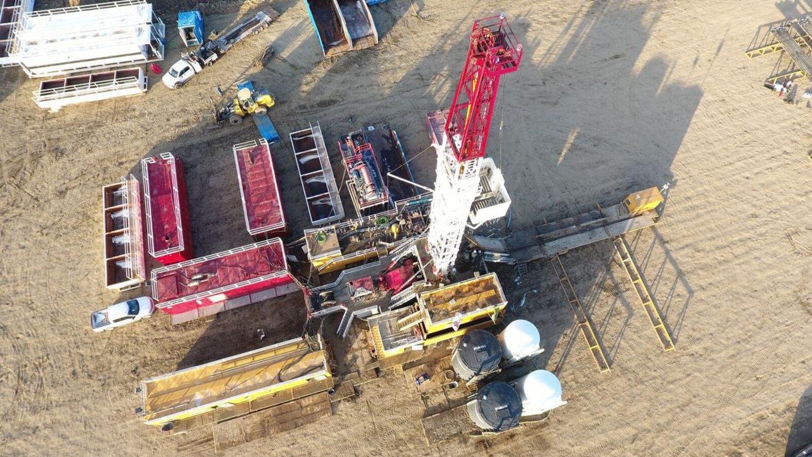 Vue de drone au dessus de la centrale géothermique.