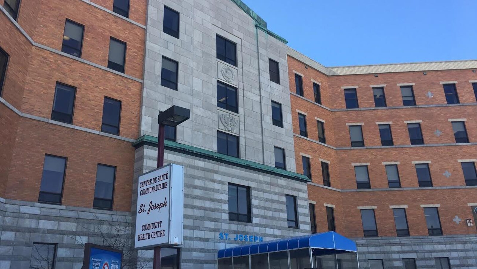 Image extérieure du centre de santé Saint-Joseph de Dalhousie.