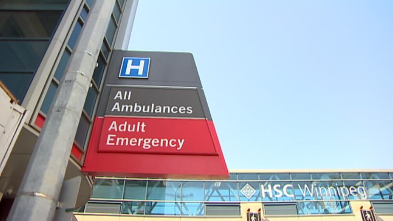 Le signe des urgences au Centre des sciences de la santé de Winnipeg.