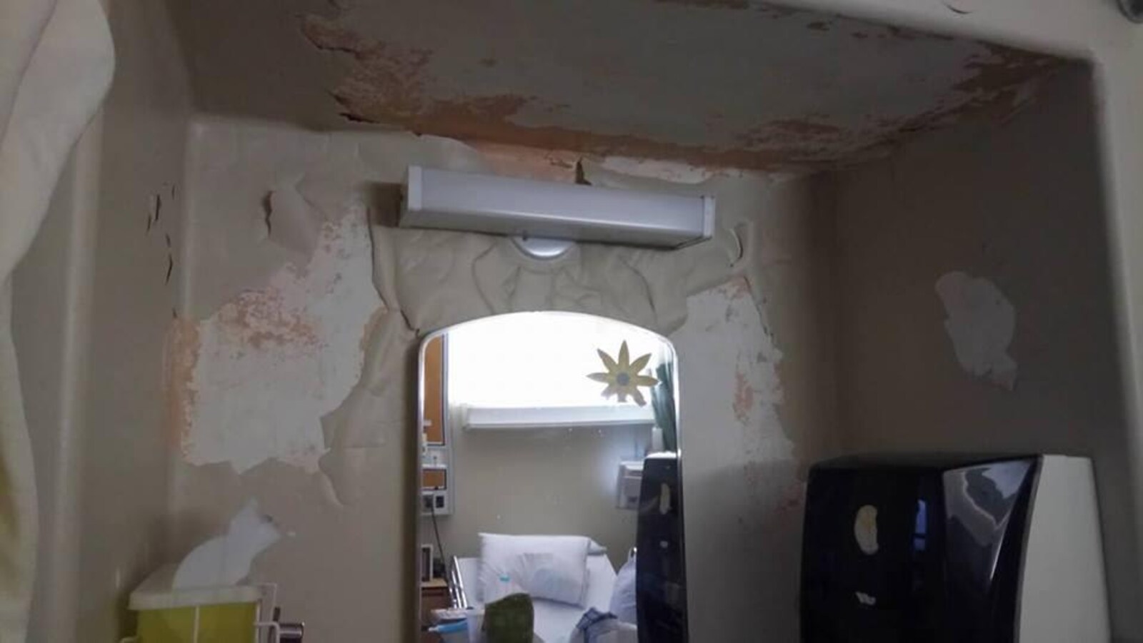L'intérieur de la chambre délabrée à l'hôpital de Hull