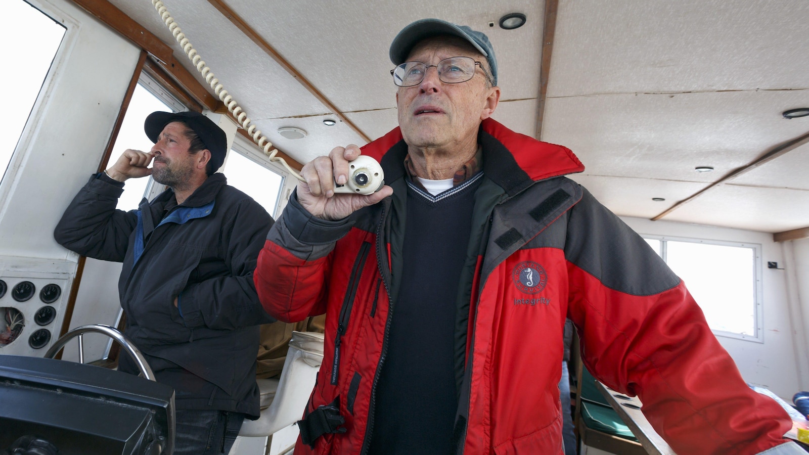 Marc Costa et Charles Mayo dans un bateau.