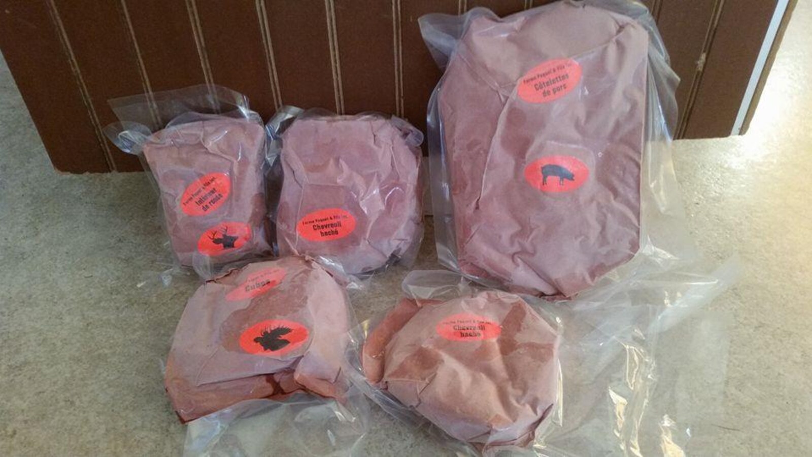 Il a commencé par offrir 5 sacs de viande sur Facebook.