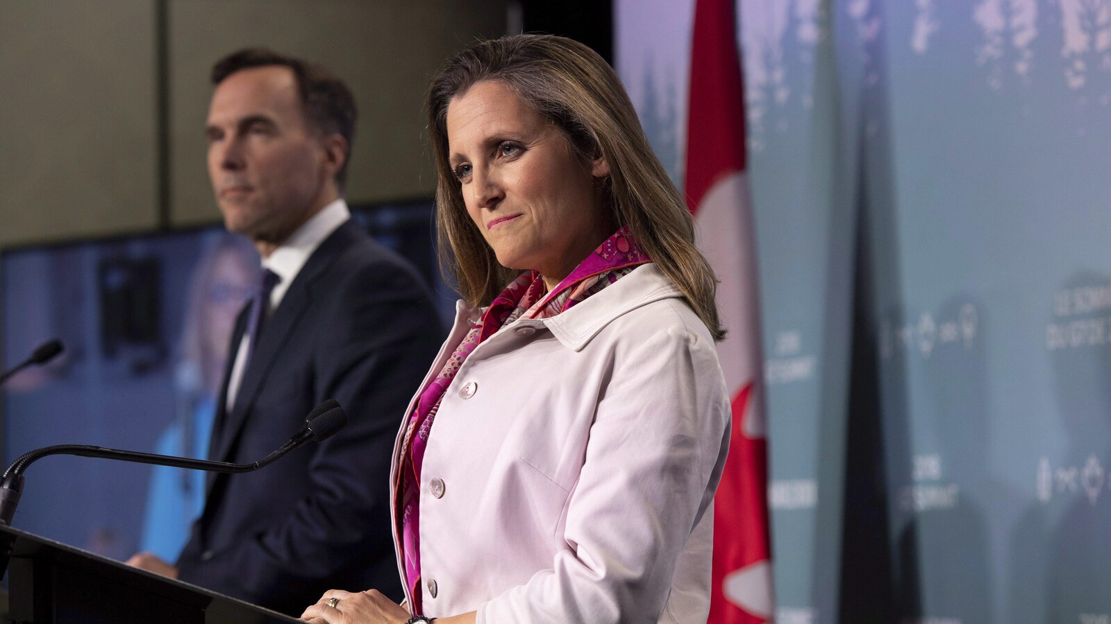 La ministre des Affaires étrangères du Canada, Chrystia Freeland, a rencontré les médias en compagnie du ministre des Finances Bill Morneau.