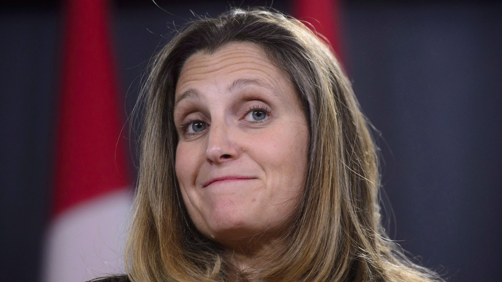 Plan rapproché de Mme Freeland.