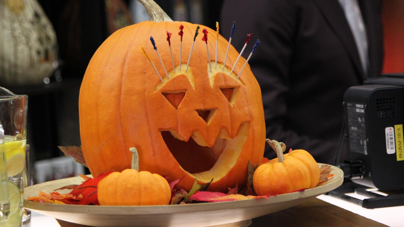 Une citrouille décorée pour l'Halloween.