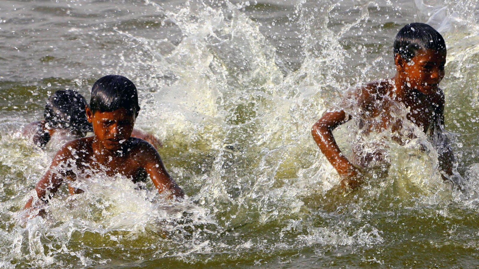 Des enfants en baignade