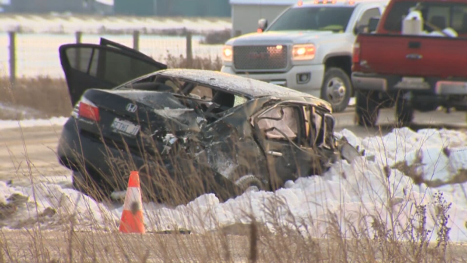 Une voiture a été gravement endommagée dans une collision