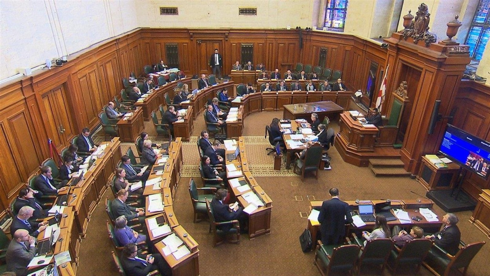 La salle du conseil et les élus