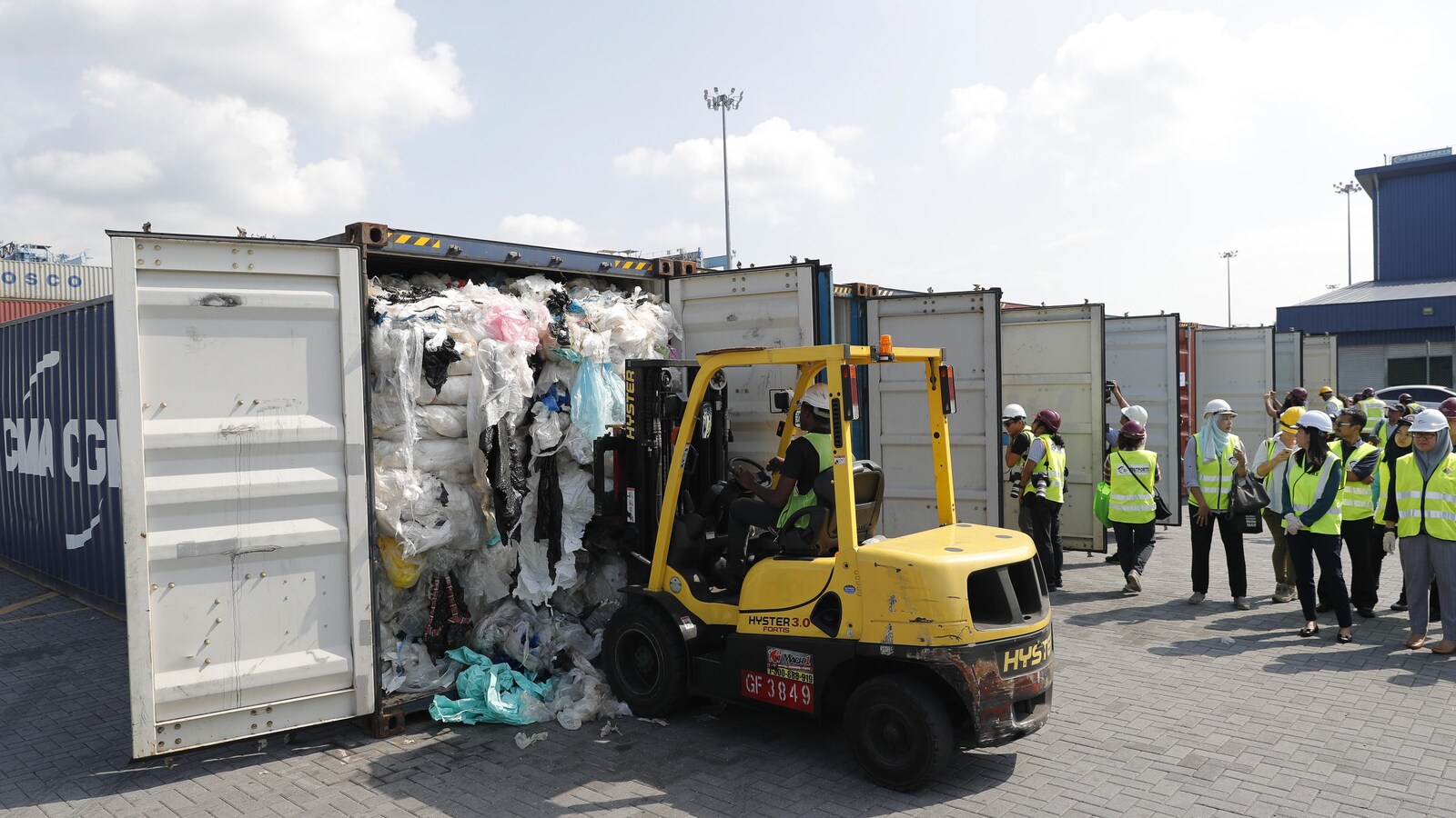 Des tonnes de déchets plastiques renvoyées aux USA — Malaisie Des tonnes de déchets plastiques renvoyées aux USA — Malaisie
