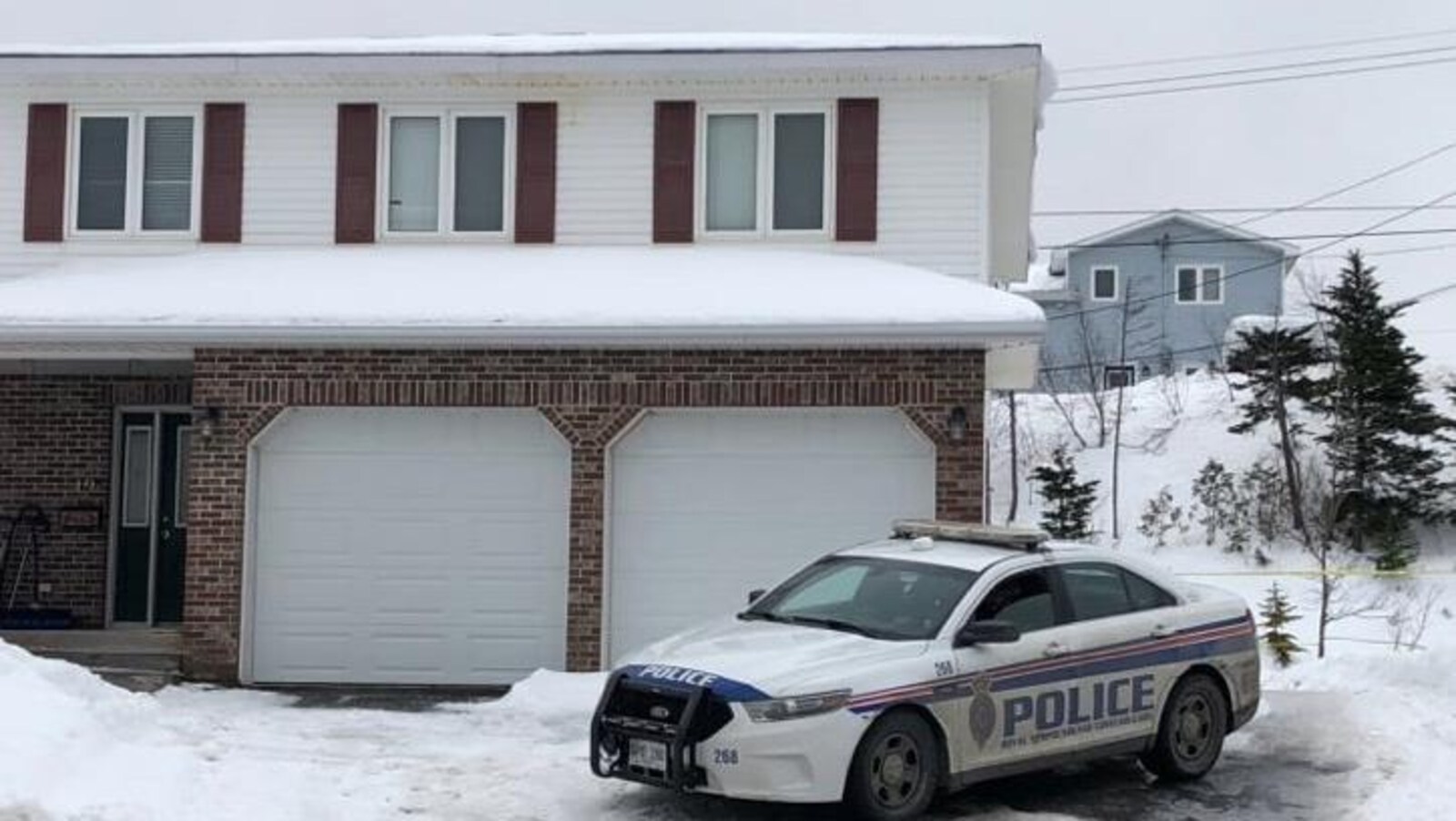 La police enquête au domicile.