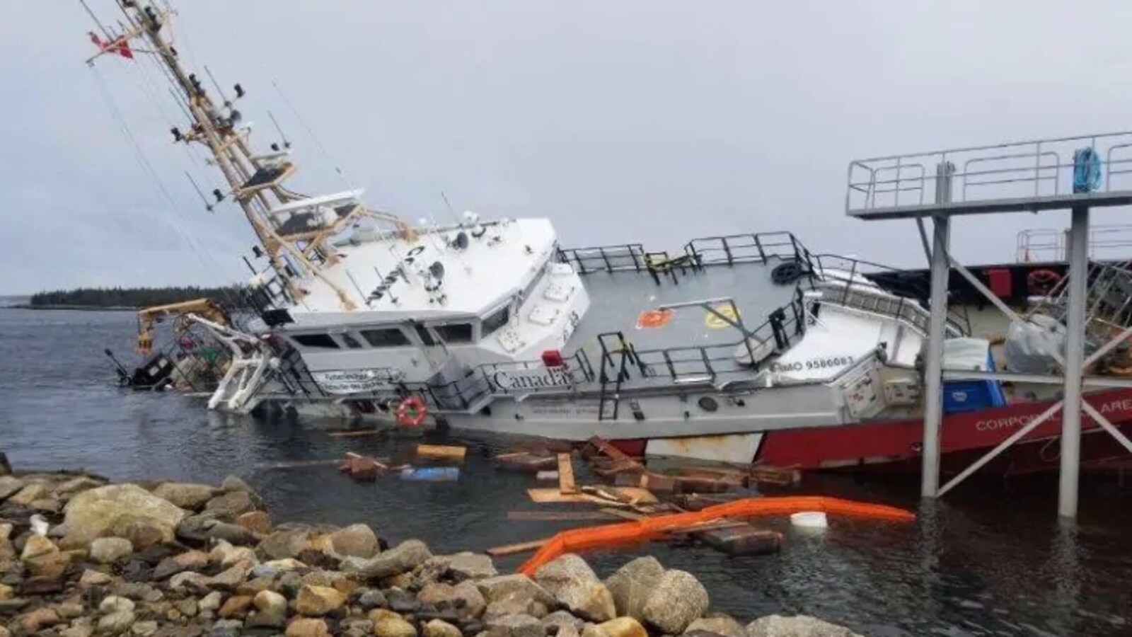 Le CCGS Corporal McLaren, à Sambro en Nouvelle-Écosse.