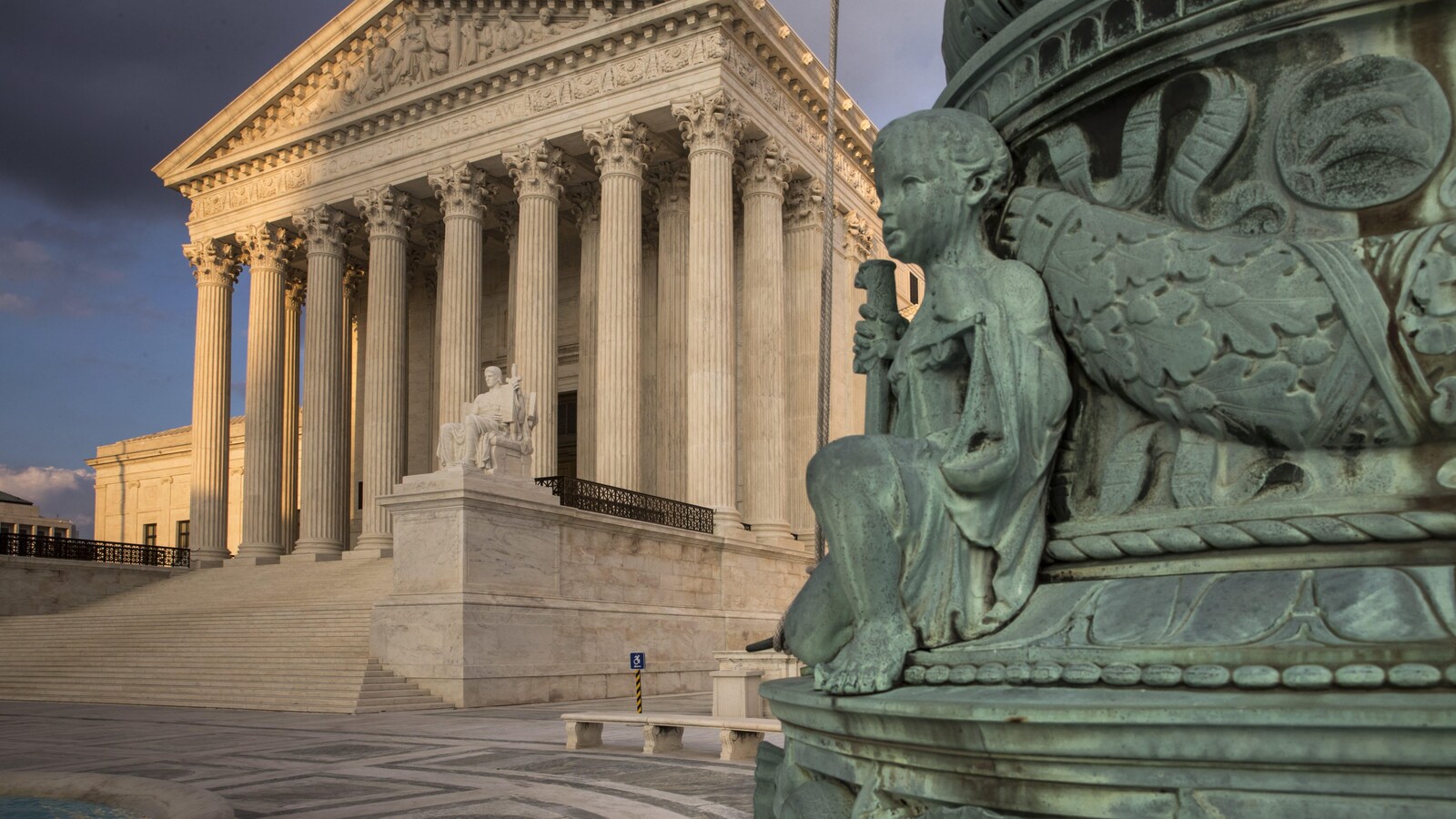 Cour supreme des etats unis dissertation