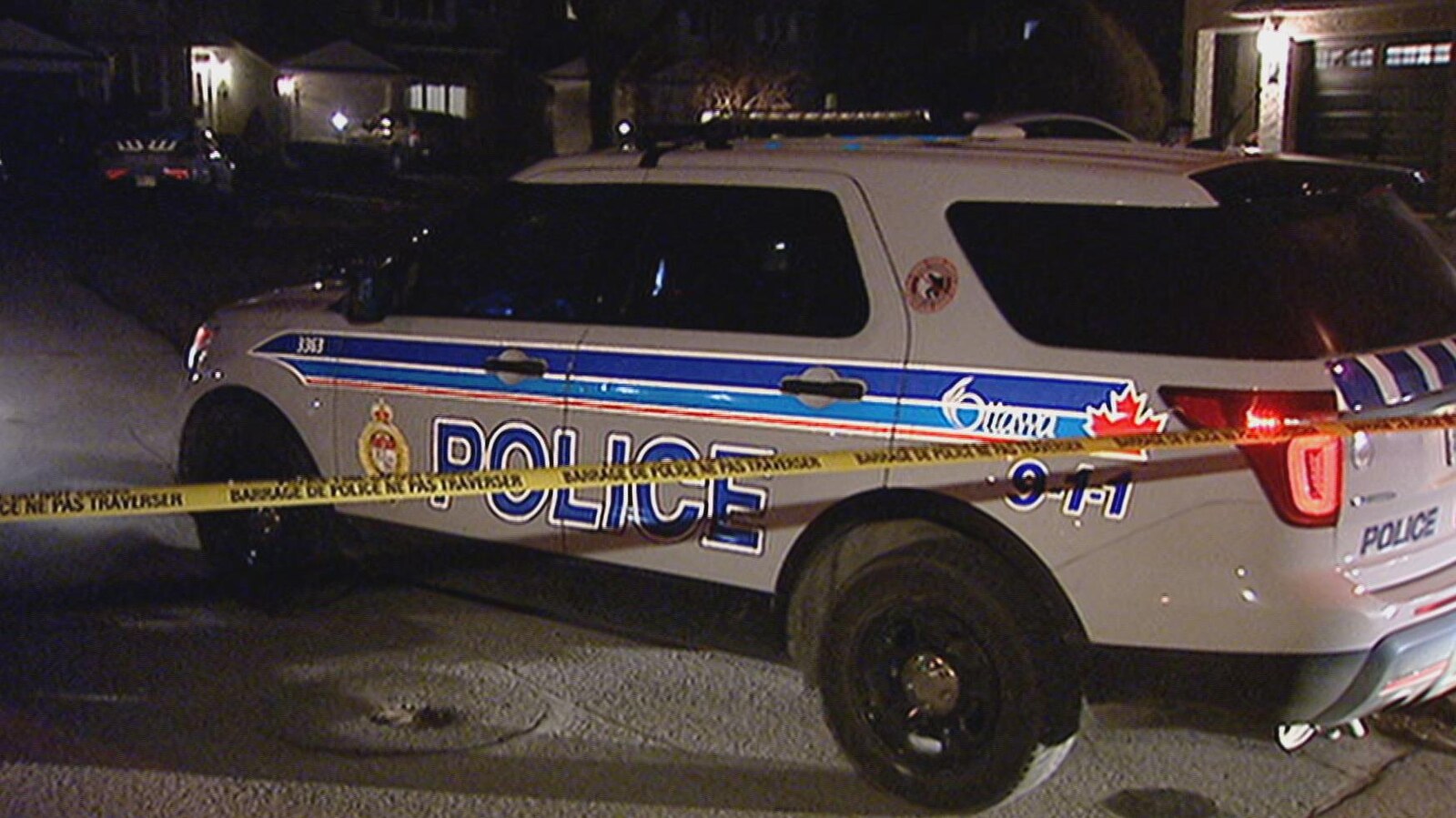 Un véhicule de la police d'Ottawa sur les lieux de l'événement, Covington Place, dans le quartier Centrepointe.