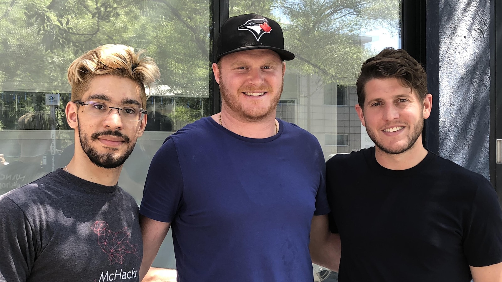 L'équipe du premier cryptocafé de Montréal. De gauche à droite : Sam Abtahi, technicien, Jonathan Duguay, copropriétaire, et Rod Leider, copropriétaire.