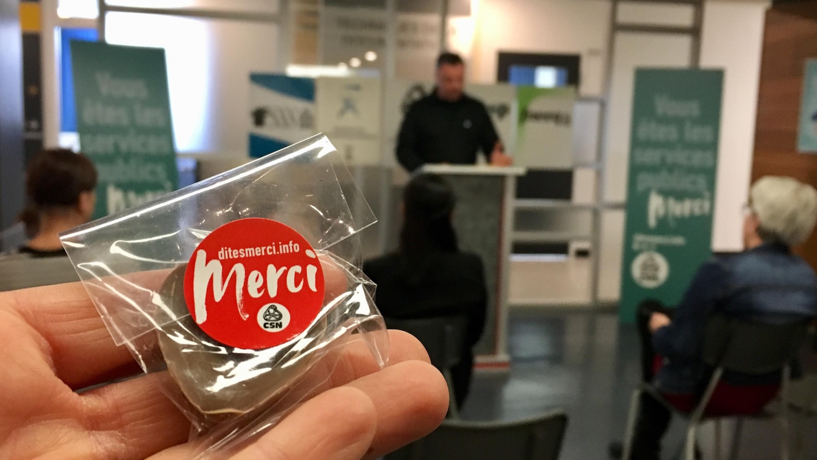 Chocolat avec un coeur où on peut lire : merci