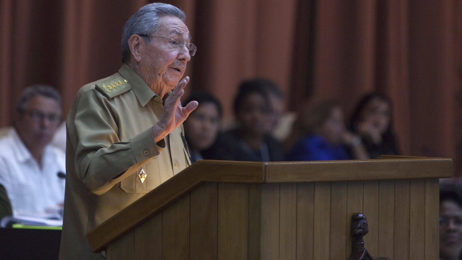 L'actuel président cubain Raul Castro s'adresse à l'Assemblée nationale à La Havane