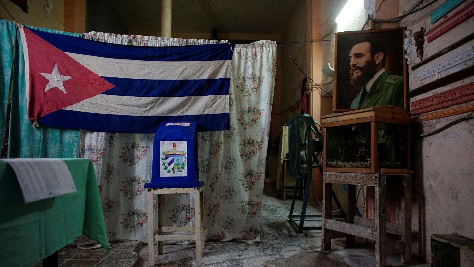 Bureau de vote cubain