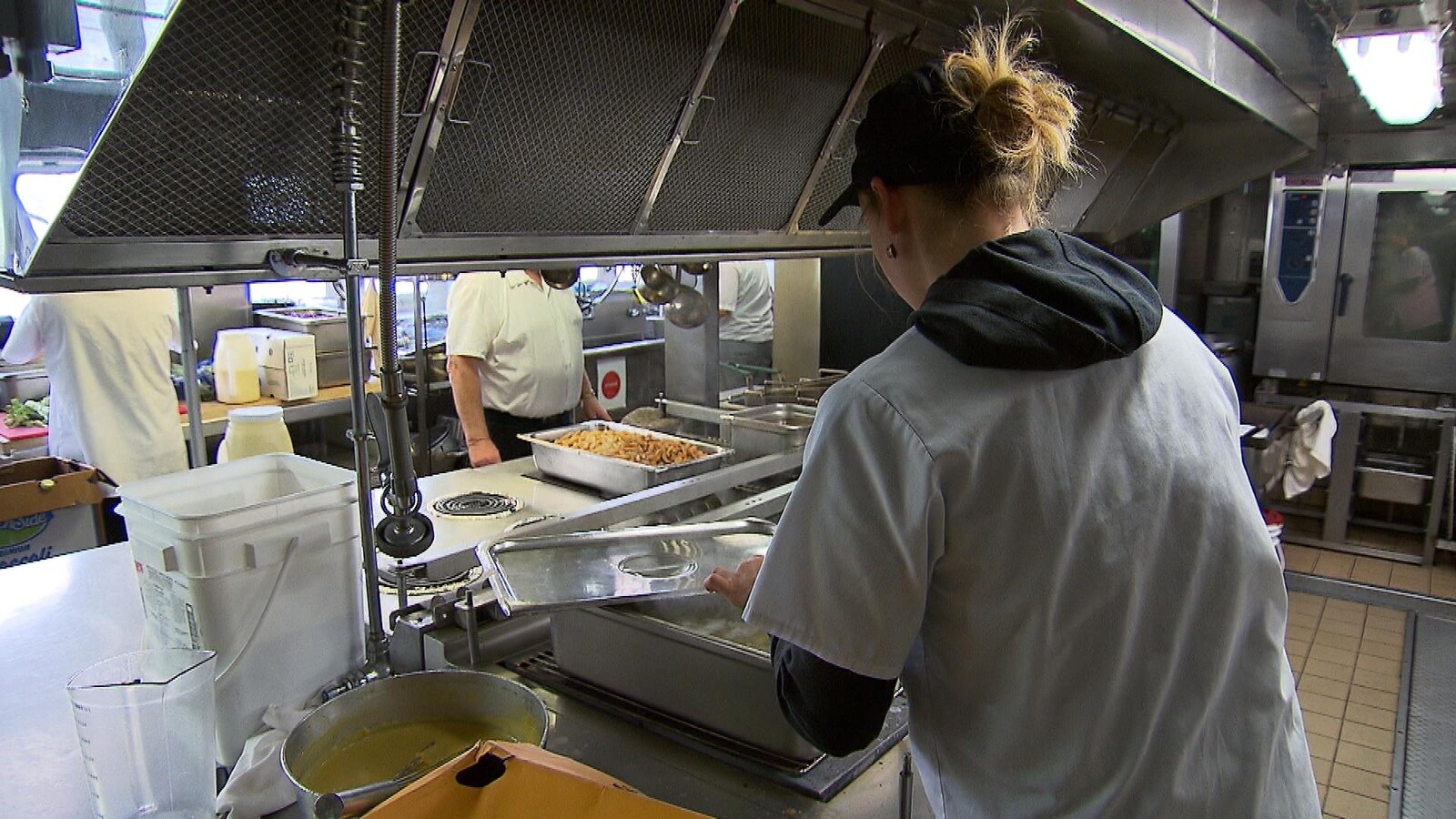 Cours de cuisine au centre de formation professionnelle de la Côte-de-Gaspé