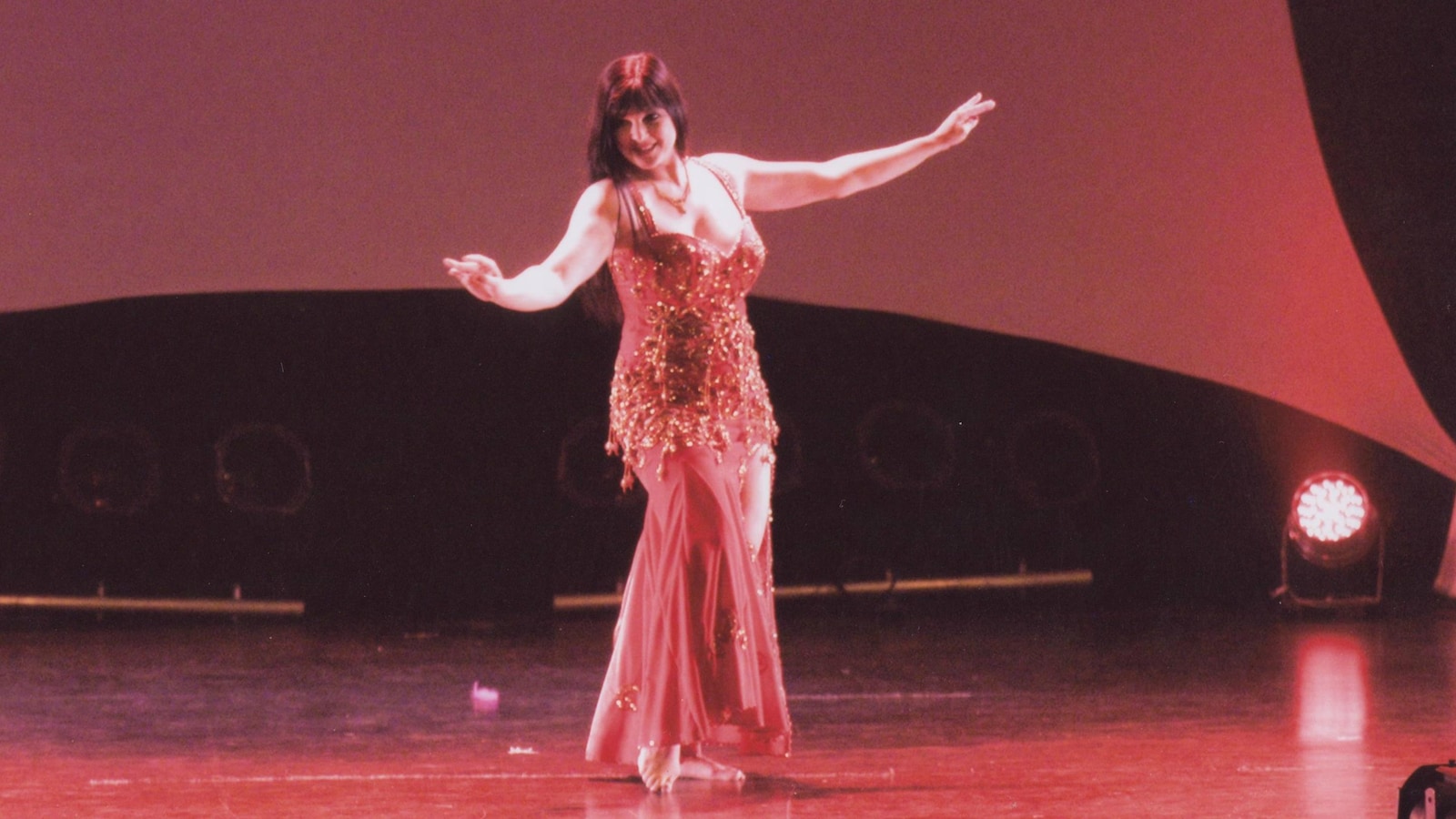 Danse orientale. Danseuse: Martine-Édith Lapierr