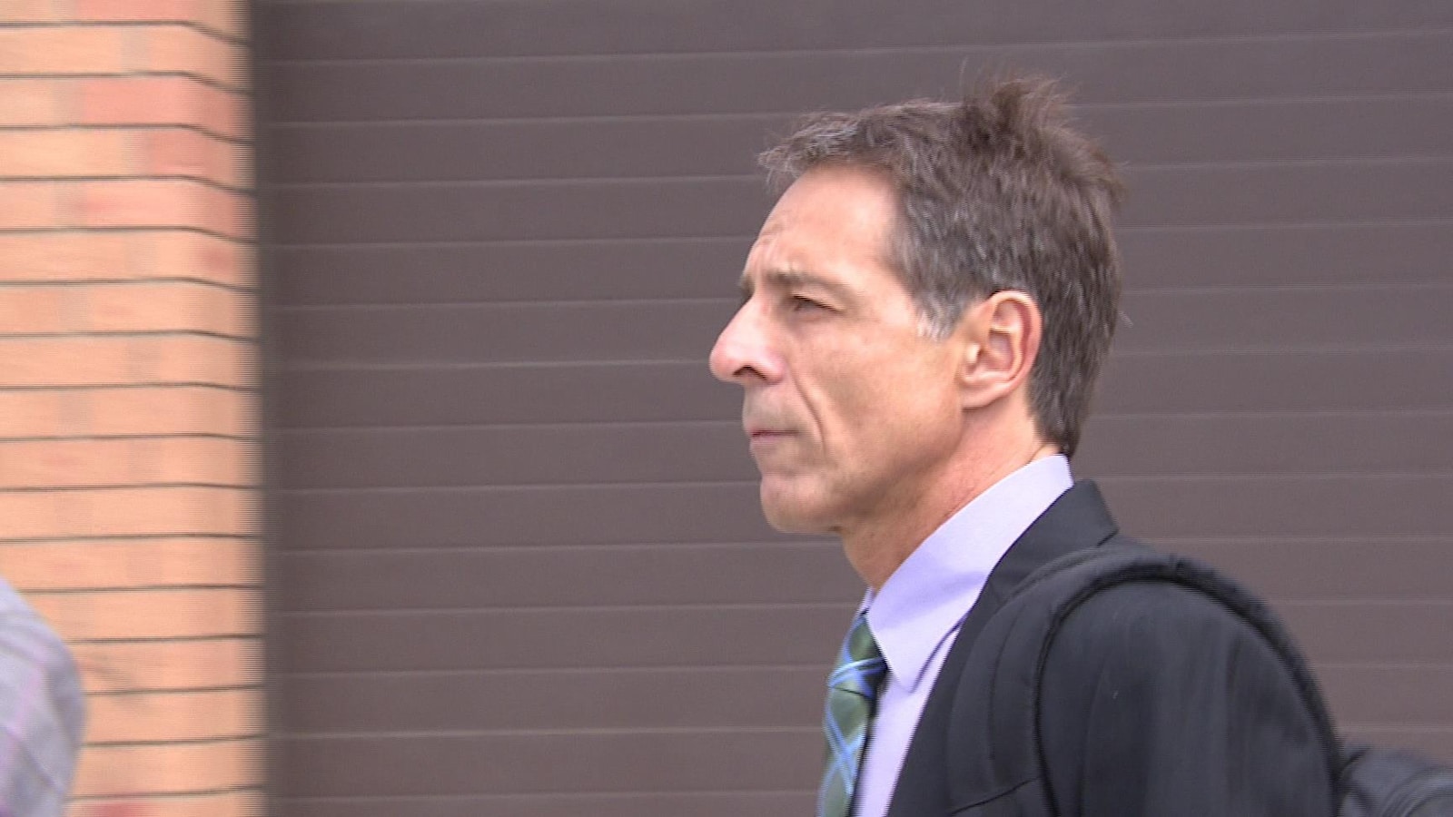 Dave Turcotte à la sortie de la Cour provinciale de Saskatoon