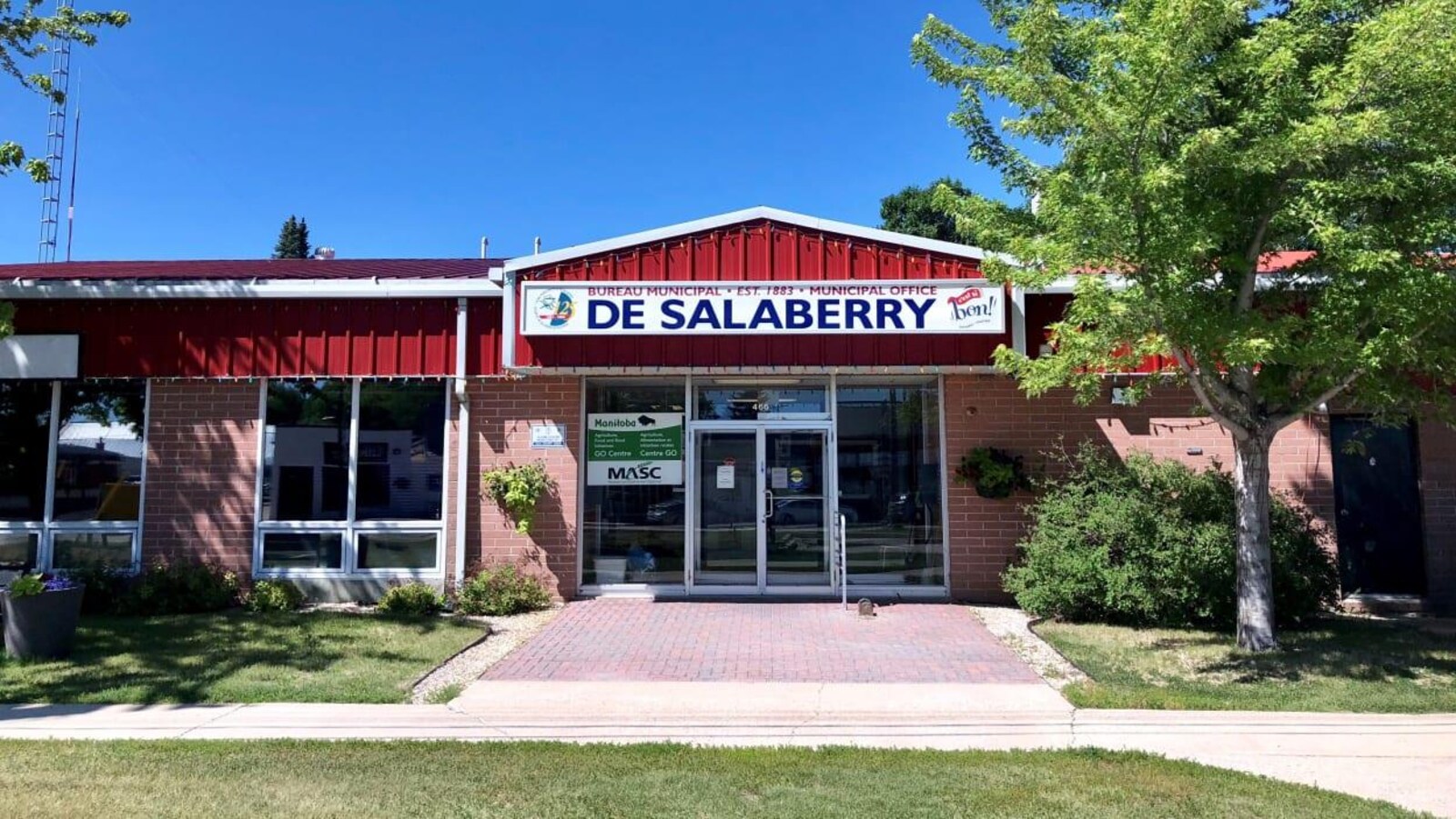 La devanture du bureau municipal de la municipalité rurale De Salaberry au Manitoba.